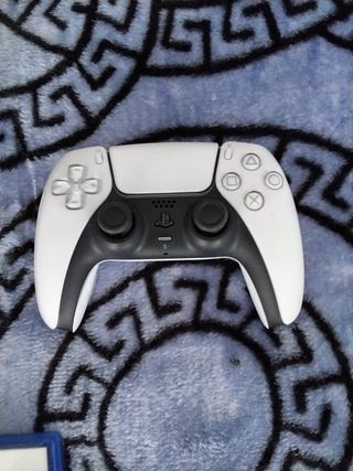 Consola Playstation 5 + 3 Juegos