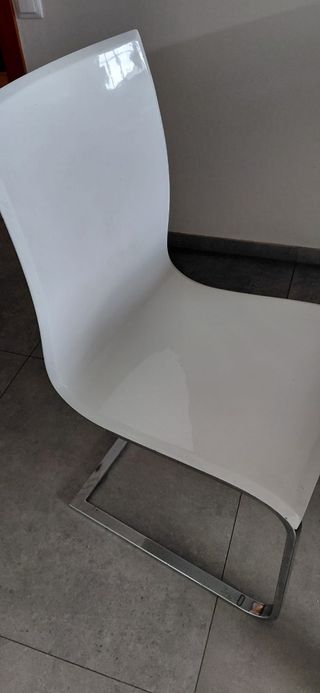 4 Sillas comedor modernas blancas y plateadas