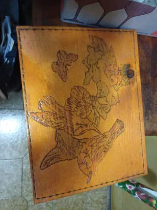 Tavoletta in legno intagliata con uccelli 22 x16