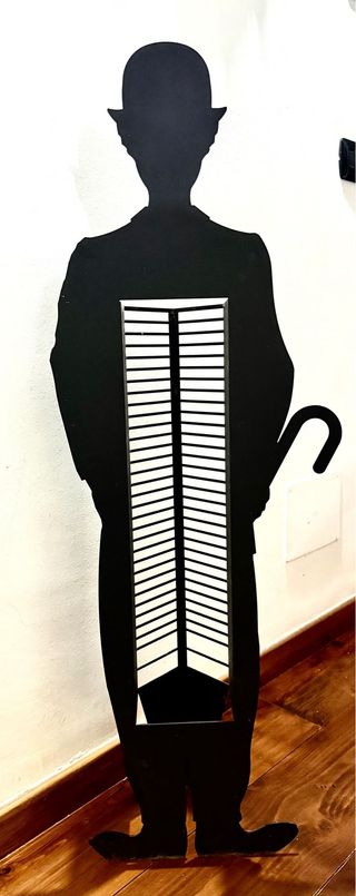 Porta CD colonna design uomo con ombrello