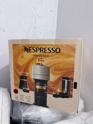 Cafetera Nespresso Vertuo Next Roja
