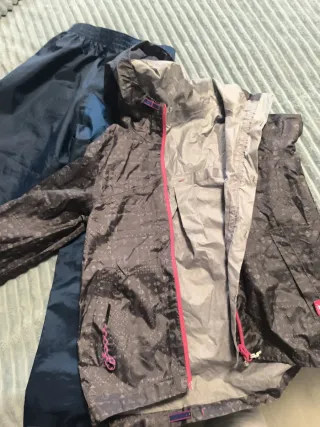 Chaqueta y pantalón impermeable T6/8