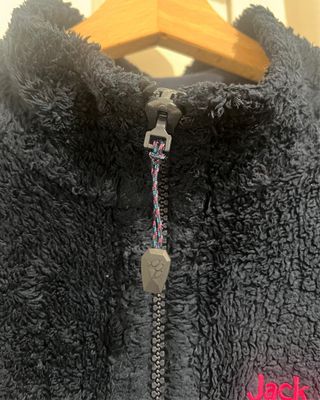 Forro Polar Jack Wolfskin Negro y Rosa