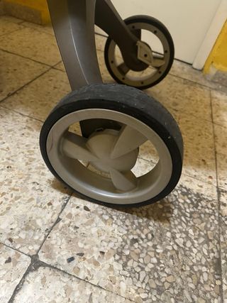 Carrito de bebé con silla y cuco