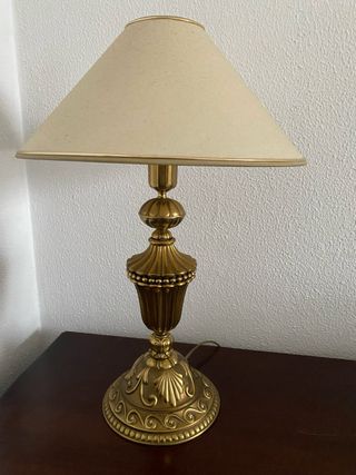 Dos Lámparas iguales de mesa doradas y beige