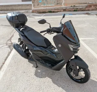 Yamaha NMAX Tech MAX 2025 NUEVA