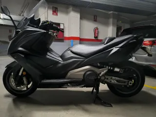 Kymco AK 550 Maxi Scooter Automática Negra