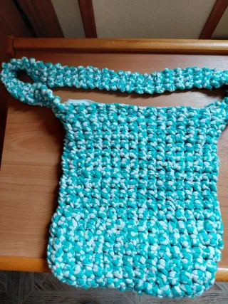 BOLSO DE "TRAPILLO", TEJIDO A MANO