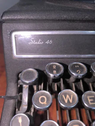 Máquina de escribir Hispano Olivetti Studio 46