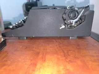 Máquina de escribir Hispano Olivetti Studio 46