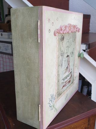 Armario auxiliar antiguo madera restaurado.