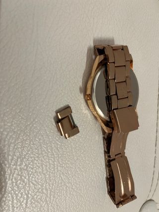 Reloj color oro rosa con esfera de brillantes