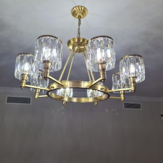 Lámpara de araña de cristal y latón