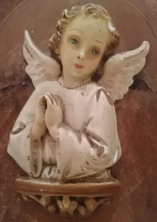 Vecchio angioletto in gesso