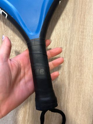 Pala Padel Artengo con Funda