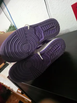 Nike Air Jordan Morado y Blanco