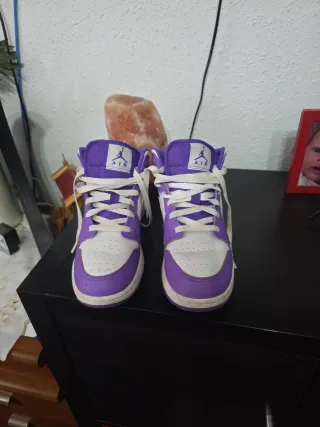 Nike Air Jordan Morado y Blanco