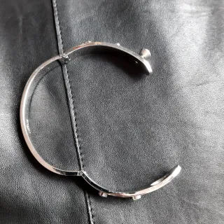 Pulsera rígida Lotus con cristales