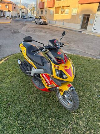 Moto 49cc Derbi GP1 Scooter