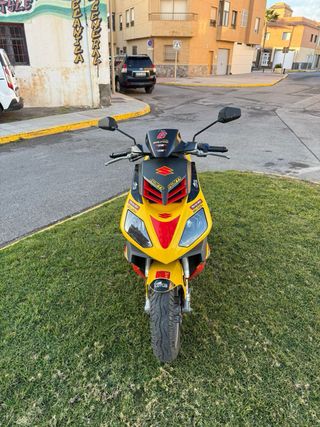 Moto 49cc Derbi GP1 Scooter