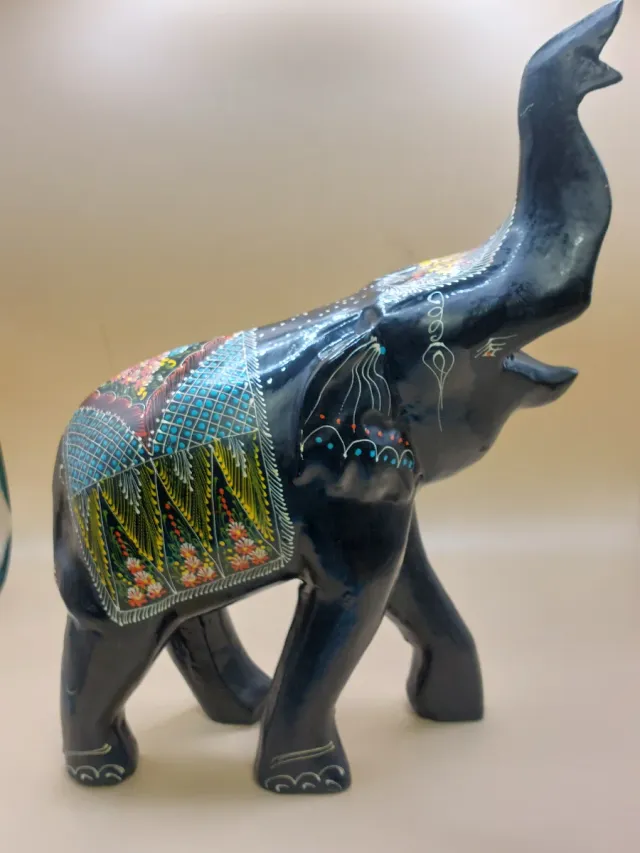 OFERTA Elefante decorativo madera lacada pintado