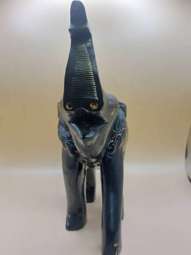 OFERTA Elefante decorativo madera lacada pintado