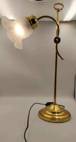 Lámpara de mesa vintage dorada