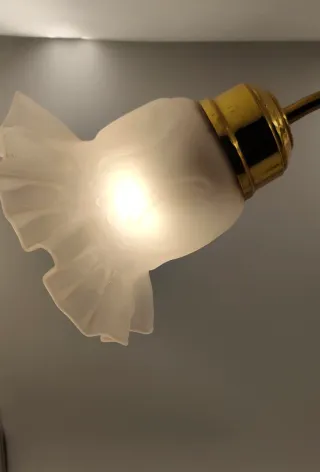 Lámpara de mesa vintage dorada