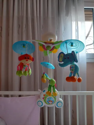 Cuna de bebé vestida rosa