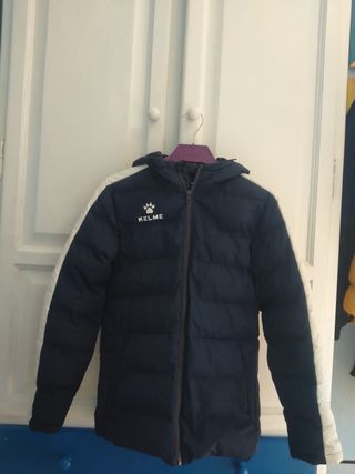 Chaqueta Kelme azul y blanca