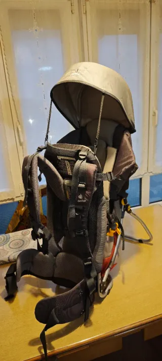 Mochila portabebés para el monte, Deuter.