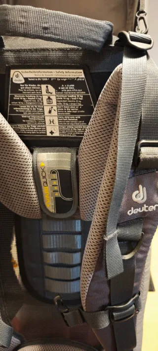 Mochila portabebés para el monte, Deuter.