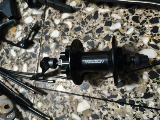 Piezas de bicicleta(desmontada)de la misma ynuevas