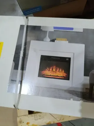 Chimenea eléctrica y moldura de acero y cristal