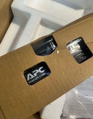 SAI APC Smart-UPS 1500VA SMC15001-2UC