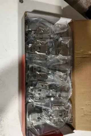 Caja de 10 bisagras Wurth con amortiguador