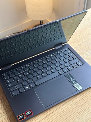 Lenovo Yoga 7 2-in-1 14 + Wilcom para bordadora