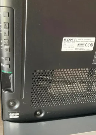 TV Sony Bravia KDL-46NX720 con barra de sonido