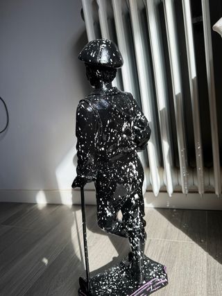 Escultura señor golfista negro ( fotos 4k watsapp)