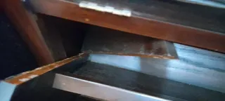 Antiguo zapatero de madera