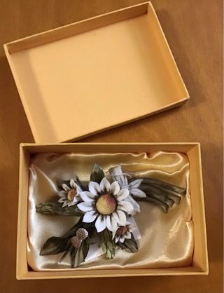 Decorazione floreale in porcellana Capodimonte