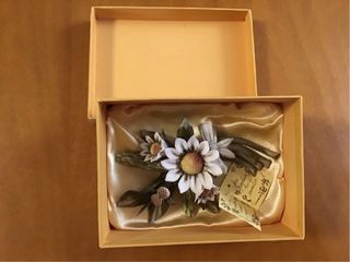 Decorazione floreale in porcellana Capodimonte