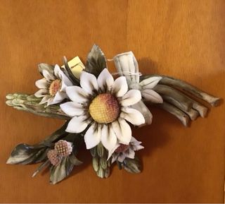 Decorazione floreale in porcellana Capodimonte