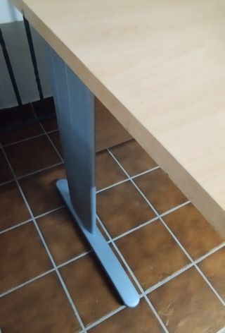 Mesa de oficina madera y metal