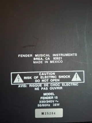 Amplificatore Fender 15 per chitarra come nuovo.