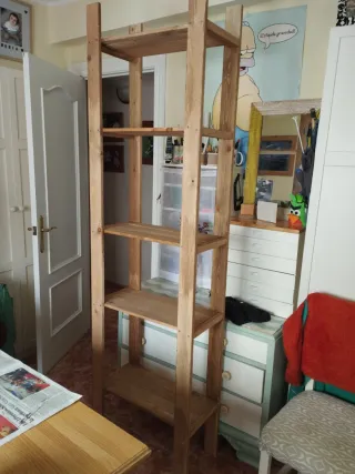 Estantería de pino natural