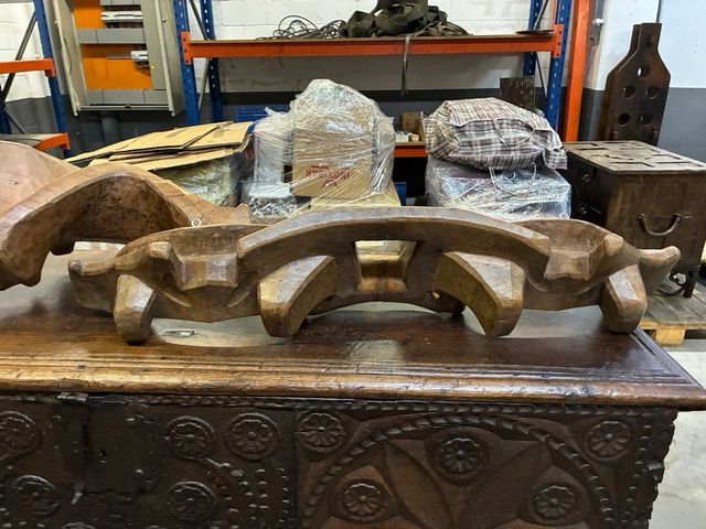 Yugo antiguo de madera tallada 2 unidades de 1100m