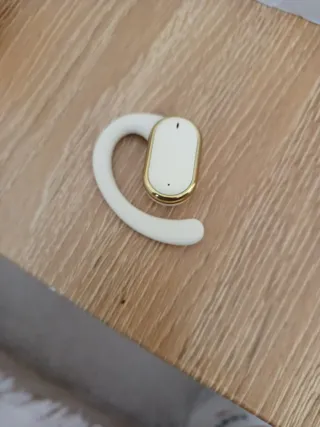 Auriculares Inalámbricos Dorados y Blancos