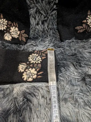 Conjunto bufanda y guantes bordados