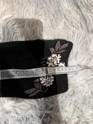 Conjunto bufanda y guantes bordados